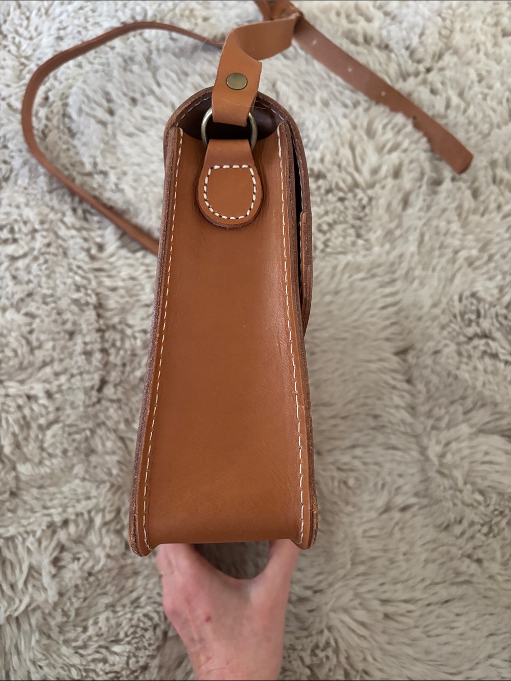 Portland Leather Cognac Brown Crossbody Bag - Picture 4 of 10